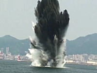 水柱８０メートル！神戸港で行われた機雷爆破処理の映像がなかなか凄い