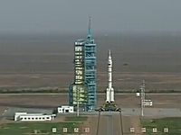 中国の有人宇宙船「神舟９号」の打ち上げの様子。あれ中国すごいじゃん。