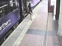 電車から降りてきた女性が消えてしまう珍事が発生。これは危ない(@_@;)