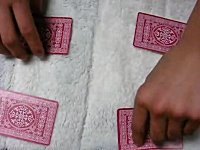 有名なカードマジックの種明かし動画。コイン瞬間移動はコイン前移動だった