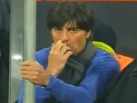 【W杯】ドイツの監督が試合中に鼻くそを食べて世界中に配信されるｗｗｗ