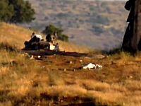 シリア動画。発射された弾が政府軍の戦車を破壊するまでが撮影された映像