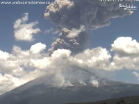 メキシコのポポカテペトル山監視カメラが記録した噴火の瞬間の衝撃波。