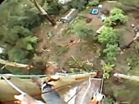 高所恐怖症動画注意　高い木の上で作業する職人のヘルメットカメラの映像