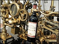 ワインを注ぐためだけに作られた大掛かりな機械がカッコイイ。レトロマシン