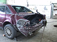 事故ってトランク部分を盛大にベコらせた車を復元させるリペア職人のワザが凄い。